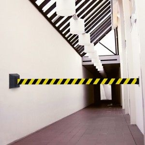 Kaseta naścienna MAXI z taśmą odgradzającą 9m.