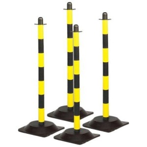 Słupek plastikowy żółto-czarny o wysokości 90cm, z kwadratową podstawą gumową