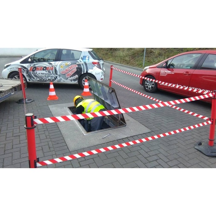 Słupek plastikowy Heavy Duty z rozciąganą taśmą 3,65m, zapięciem standardowym, podstawa upcv