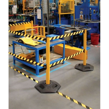 Słupek plastikowy Heavy Duty z rozciąganą taśmą 3,65m, zapięciem standardowym, podstawa upcv