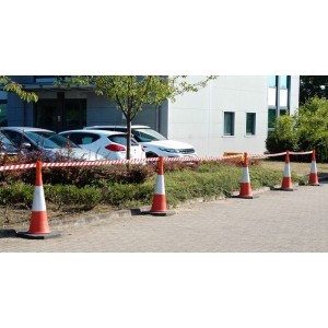 Zestaw wygrodzeniowy: 5 x pachołek 75cm + 5 x nakładka z taśmą 3,7m