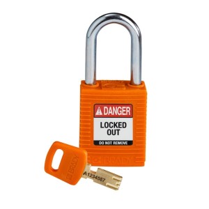 Kłódka BRADY, SafeKey, czerwona, ze stalowym kabłąkiem 38mm, różne klucze