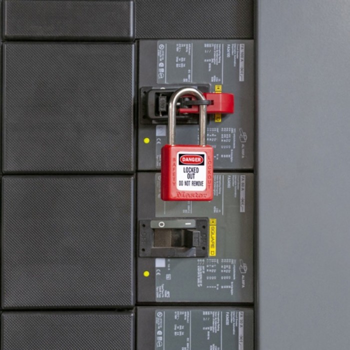 Blokada Lockout na średnie wyłączniki prądu 480/600V
